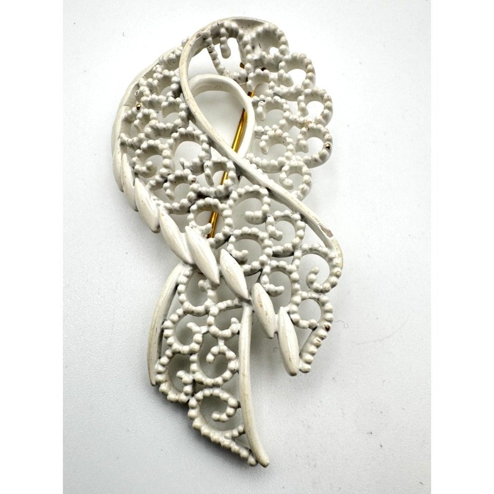 Vintage Monet Brooch White Enamel Filigree Ribbon Bow Scroll‎ Pin